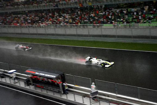 Button on his way to victory in Malaysia