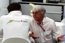 Bernie Ecclestone chats with Adrian Sutil 