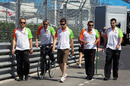 Paul di Resta walks the track with members of his Force India team