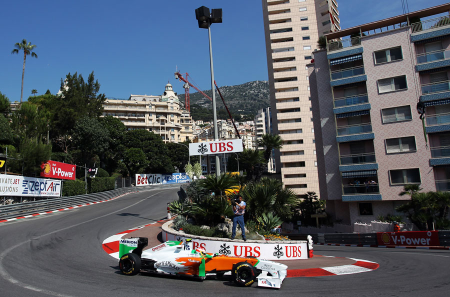 Paul di Resta clips the apex at the Loews Hairpin