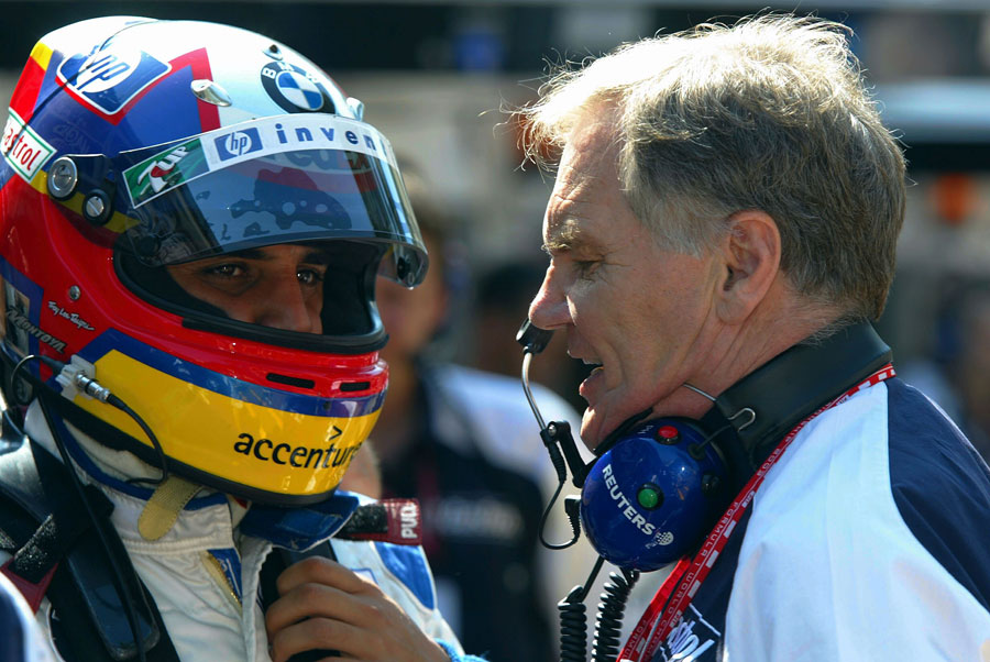 Patrick Head talks to his driver Juan Pablo Montoya ahead of the race