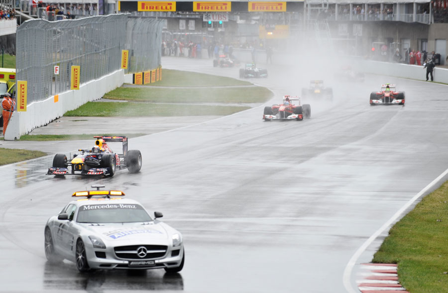 The race starts under the safety car