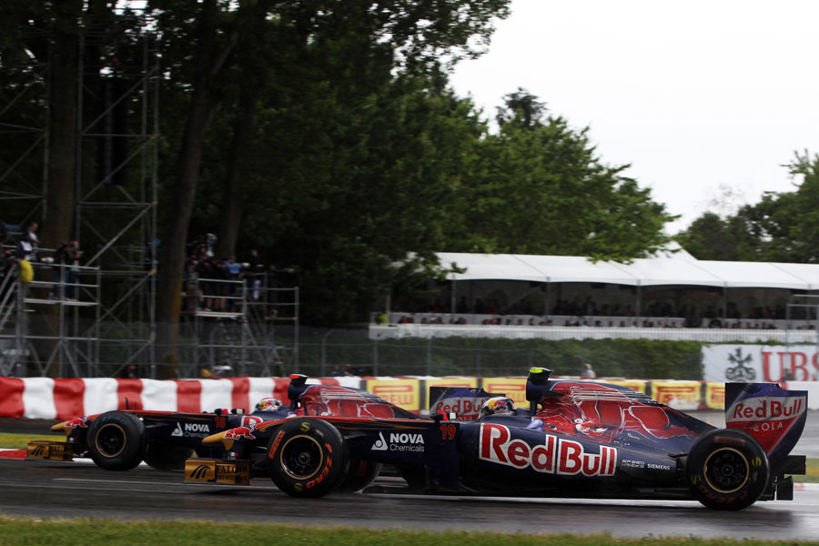 The Toro Rossos go wheel-to-wheel