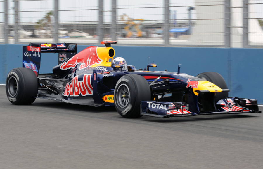 Sebastian Vettel attacks the Valencia street circuit