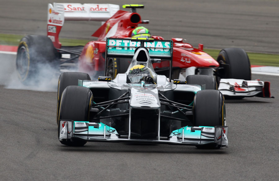 Felipe Massa puts pressure on Nico Rosberg