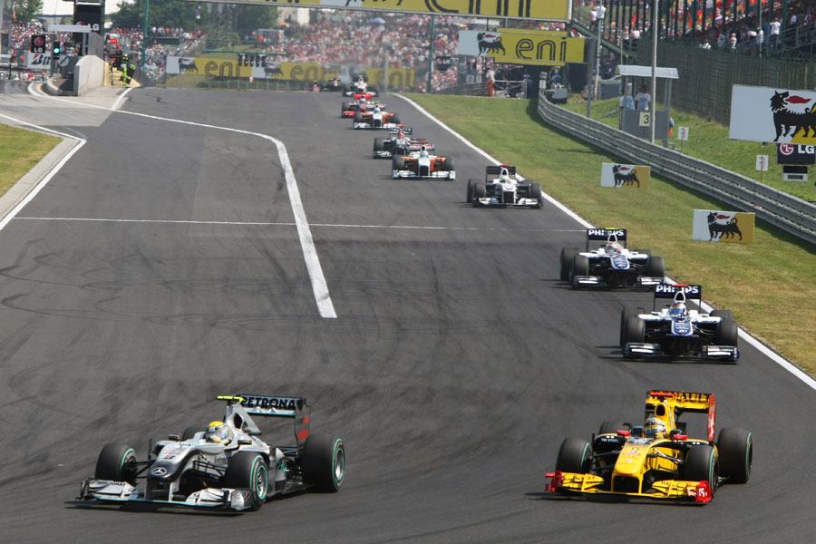 Nico Rosberg holds off Robert Kubica in to turn one