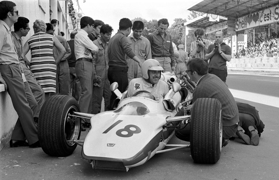 Jo Schlesser in the Honda RA302 that would take his life, he died after crashing on lap three when the magnesium chassis ignited