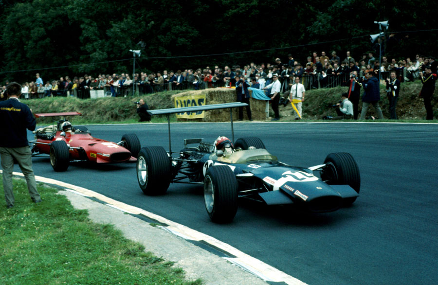 Jo Siffert holds off Chris Amon on his way to victory