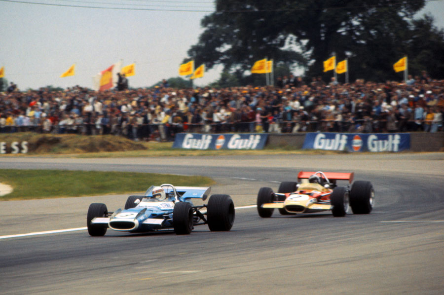 Jochen Rindt hustles Jackie Stewart through Woodcote