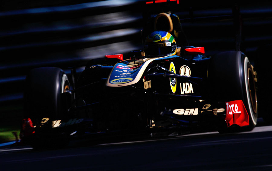 Bruno Senna blasts through the shadows