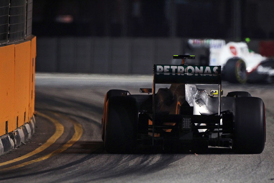 Nico Rosberg chases down Sergio Perez