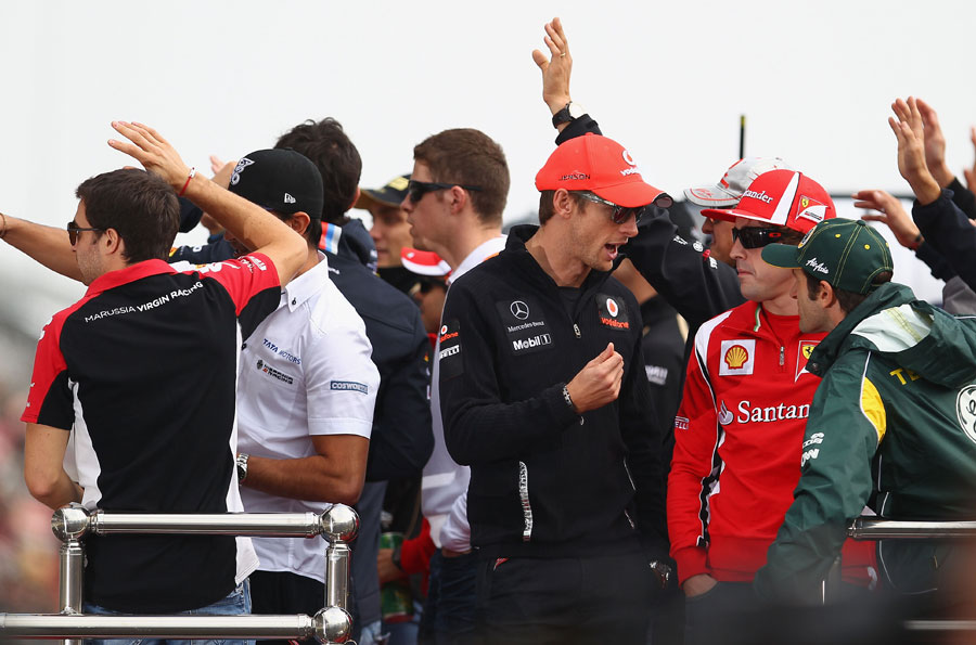 Jenson Button, Fernando Alonso and Jarno Trulli chat during the drivers' parade