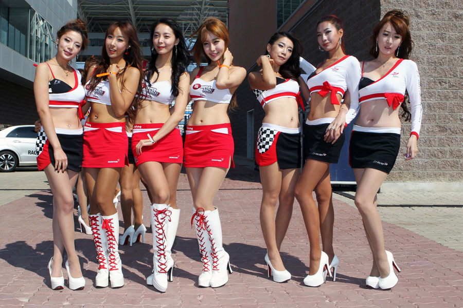 Grid girls in Yeongam