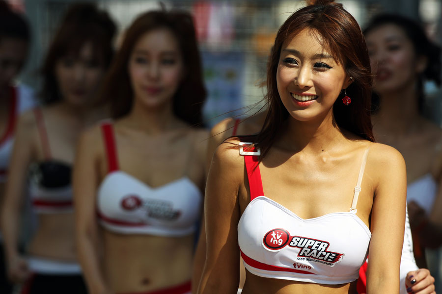 Grid girls before a support race