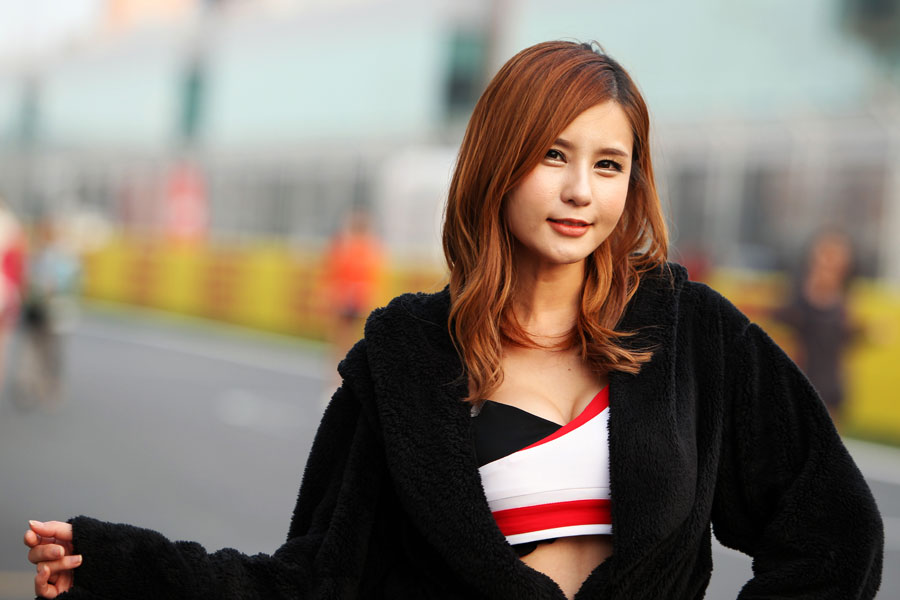 A grid girl practices early in the morning
