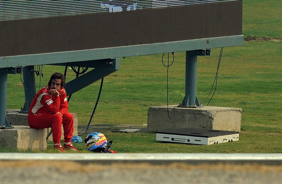 Fernando Alonso suffered an engine problem in FP1
