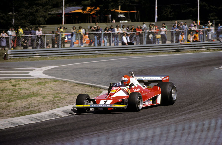 Niki Lauda threads his way through the final chicane