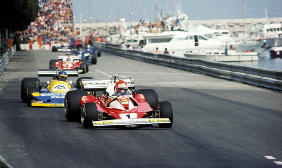 Niki Lauda leads Ronnie Peterson early in the race