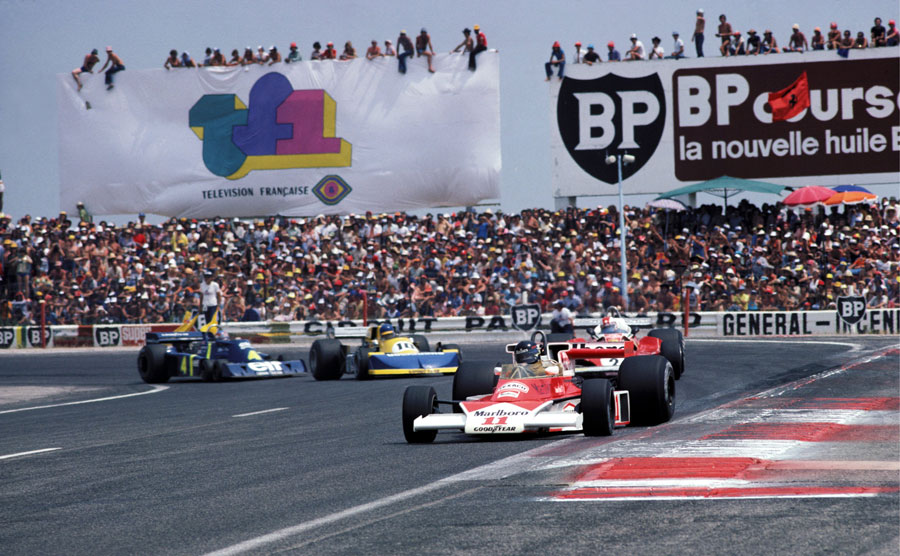 James Hunt leads Clay Regazzoni in front of a packed crowd
