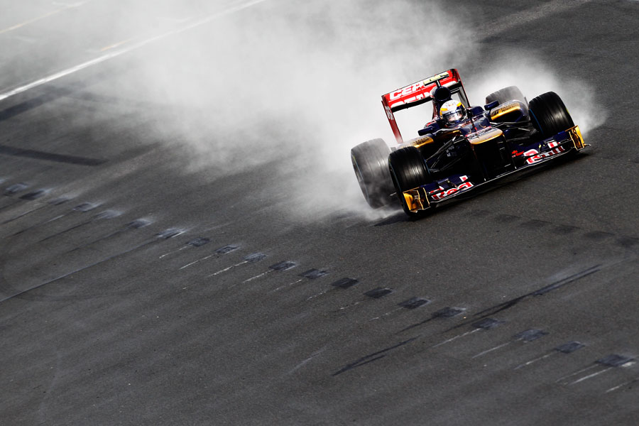 Jean-Eric Vergne attacks the circuit on full-wet tyres