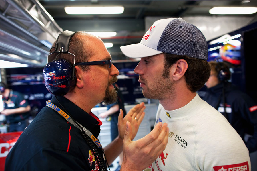 Jean-Eric Vergne in discussion with Toro Rosso engineer Andrea Landi
