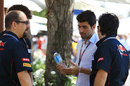Jaime Alguersuari talks with ex-colleagues from Toro Rosso