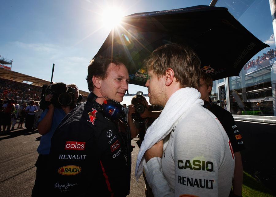 Christian Horner briefs Sebastian Vettel on the starting grid