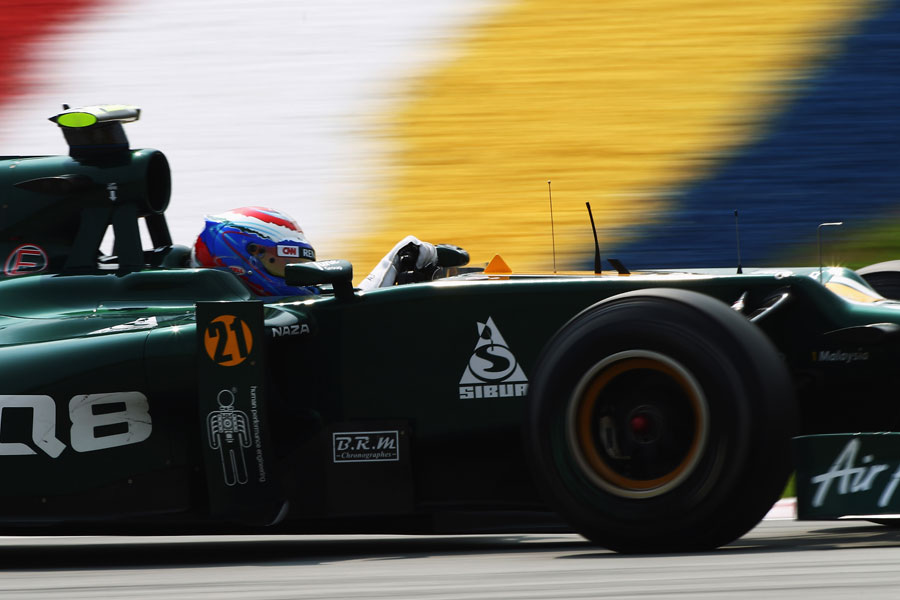 Vitaly Petrov looks for the apex