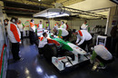 Mechanics work on Tonio Liuzzi's Force India