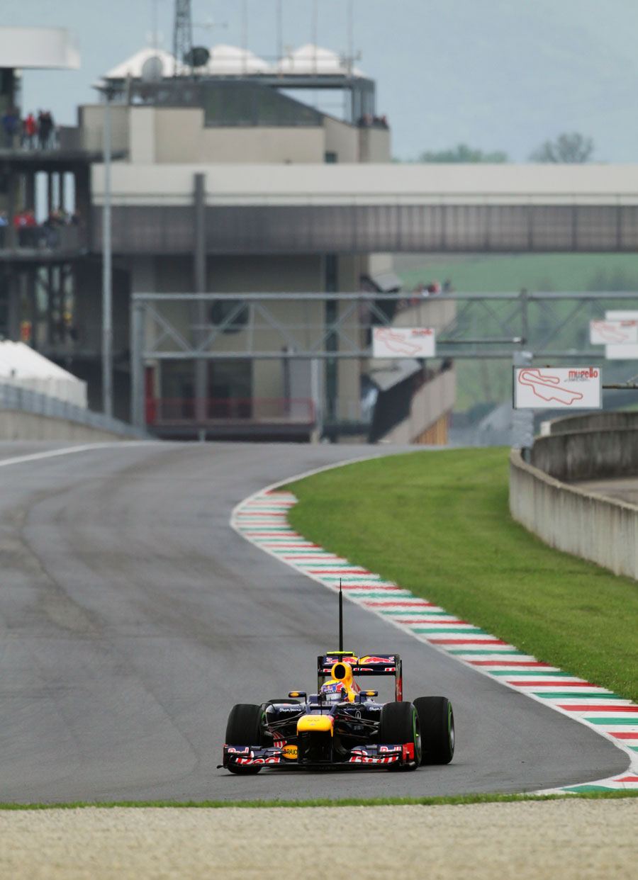 Mark Webber attacks turn one in damp conditions