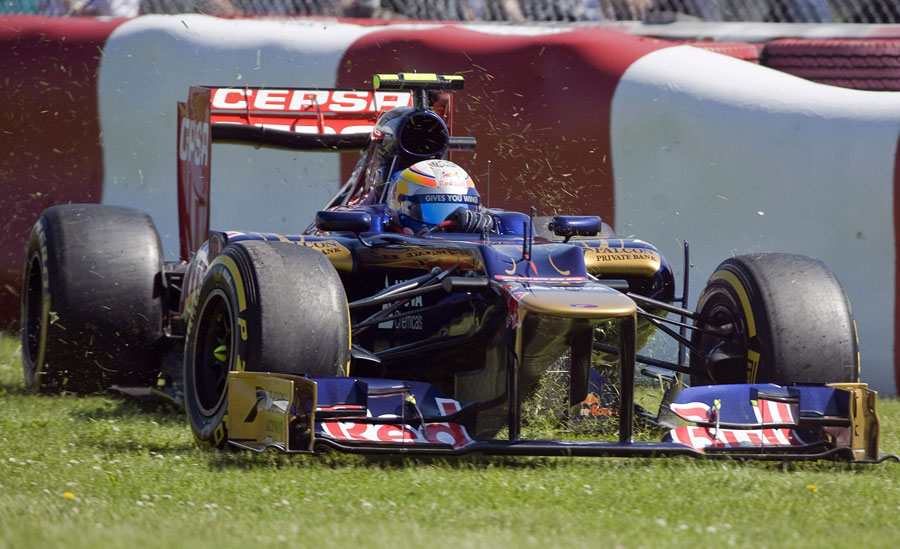 Jean-Eric Vergne slides across the grass in to the barrier in FP3