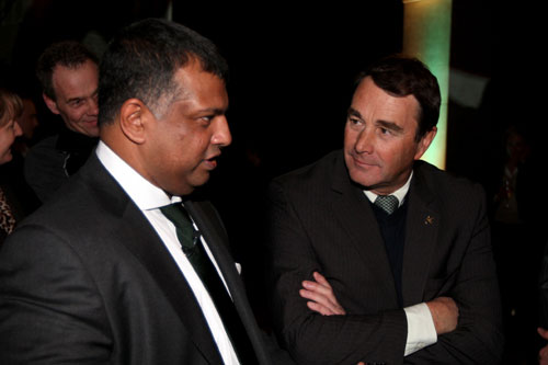 Team boss Tony Fernandes talks with Nigel Mansell