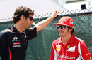Mark Webber and Fernando Alonso chat ahead of the race