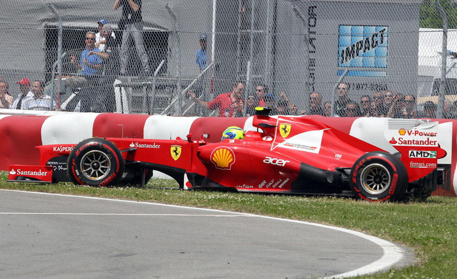 Felipe Massa spins off the track at turn two