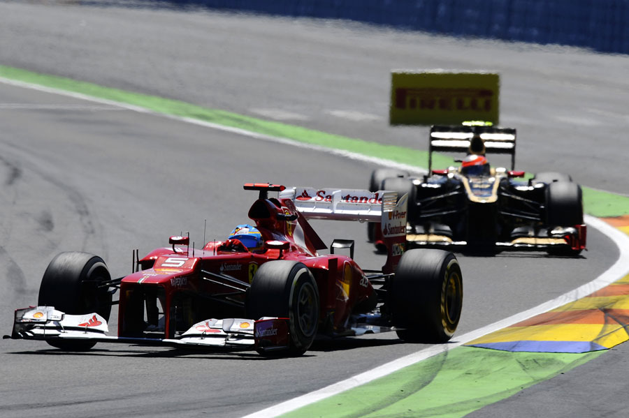 Romain Grosjean hunts down Fernando Alonso