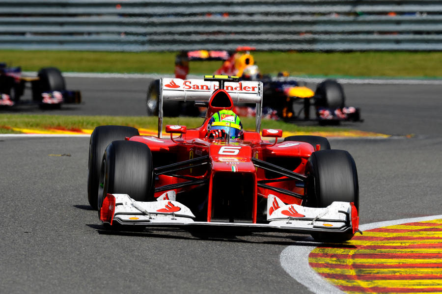 Felipe Massa tackles the Fagnes chicane
