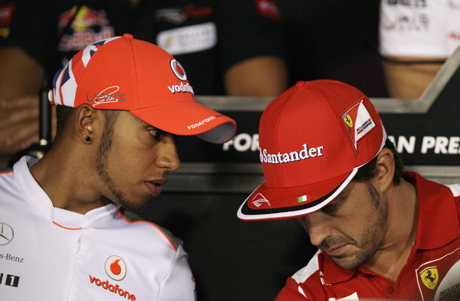 Fernando Alonso and Lewis Hamilton chat during the driver press conference