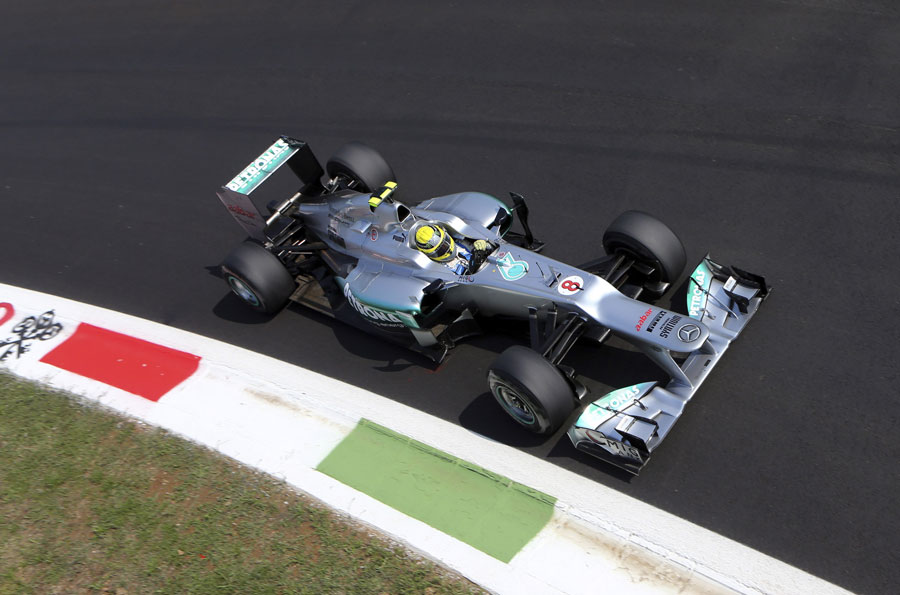 Nico Rosberg tackles the Parabolica