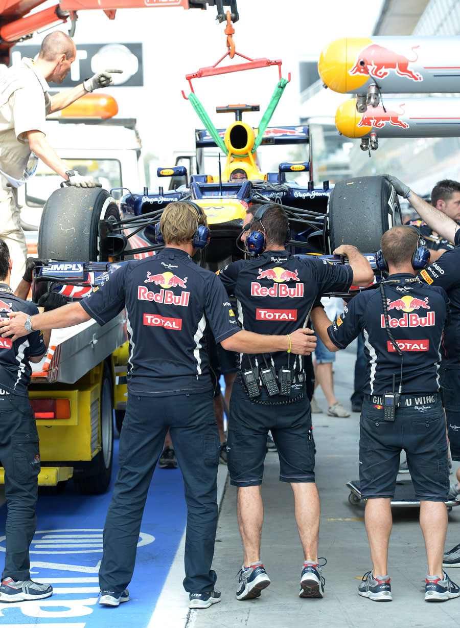Red Bull mechanics try to block photographers from taking pictures 