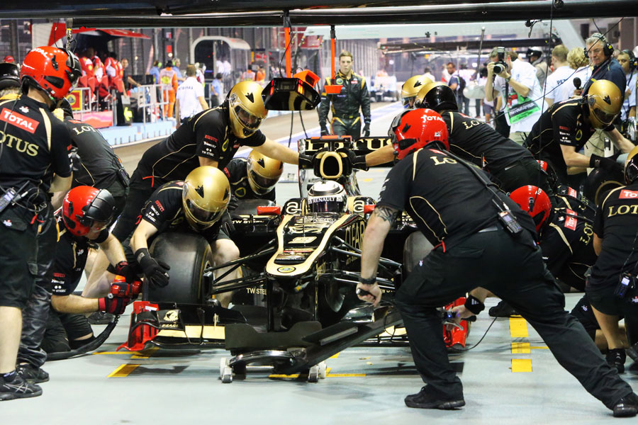 Kimi Raikkonen and Lotus complete a practice pit stop