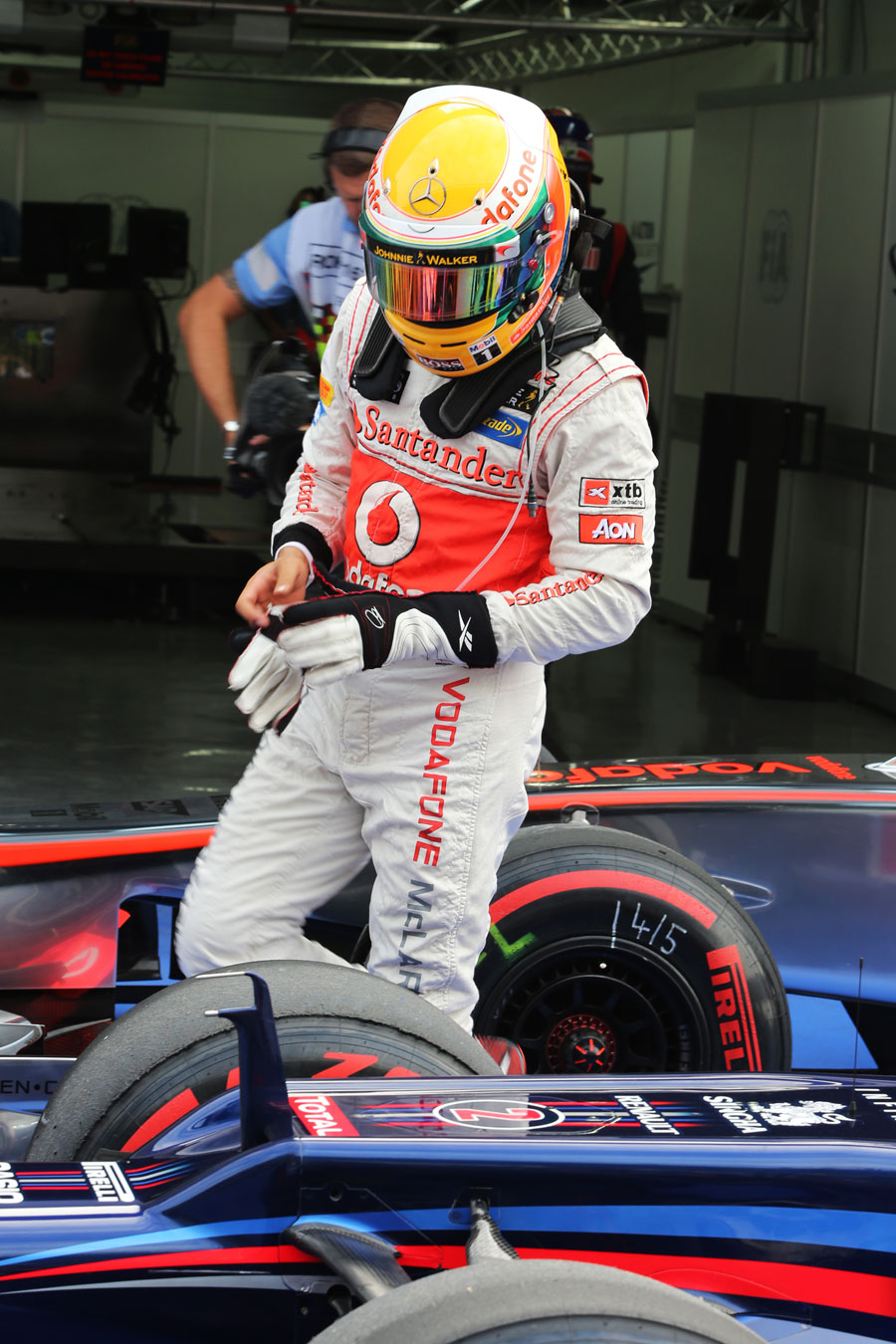 Lewis Hamilton inspects Mark Webber's RB8