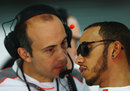 Lewis Hamilton talks to McLaren engineer Phil Prew