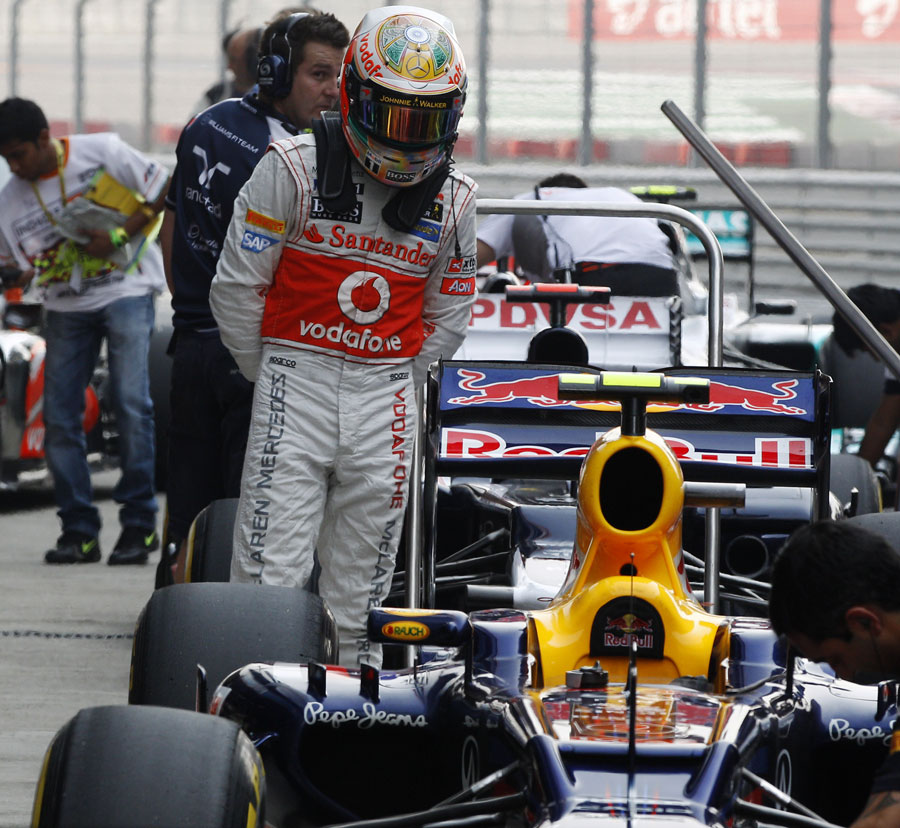 Lewis Hamilton takes a closer look at Mark Webber's Red Bull