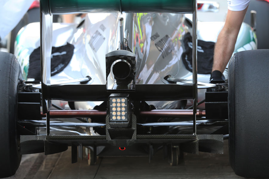 Mercedes tests a new double DRS device in FP1