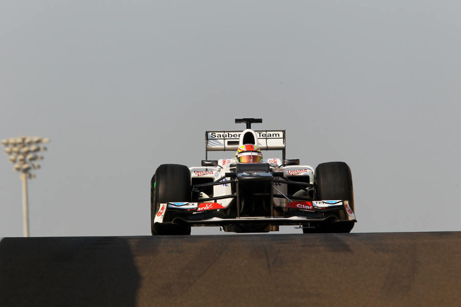 Robin Frijns heads out on track in the Sauber