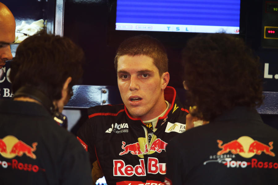 Luiz Razia speaks to the Toro Rosso engineers