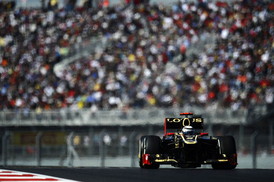 Kimi Raikkonen on medium tyres during qualifying
