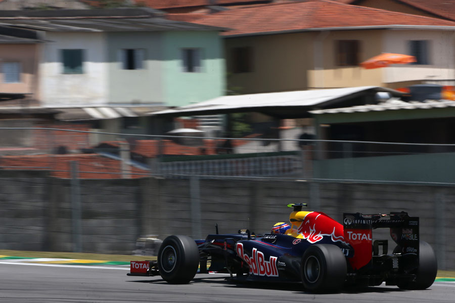 Mark Webber climbs the hill out of Juncao
