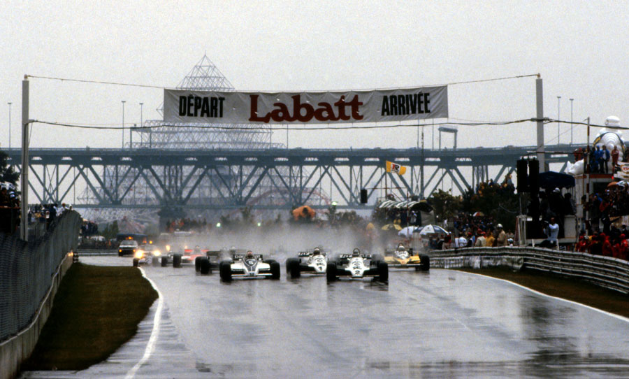 Carlos Reutemann beats Nelson Piquet off the line at the start of the race