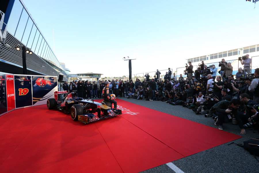 Jean-Eric Vergne with the new Toro Rosso STR8 in the Jerez pit lane
